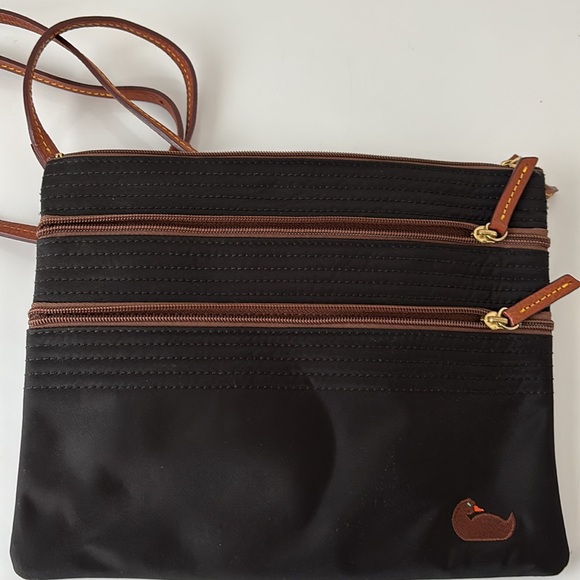 Vintage Dooney & Bourke Black Crossbody Bag - Picture 3 of 8